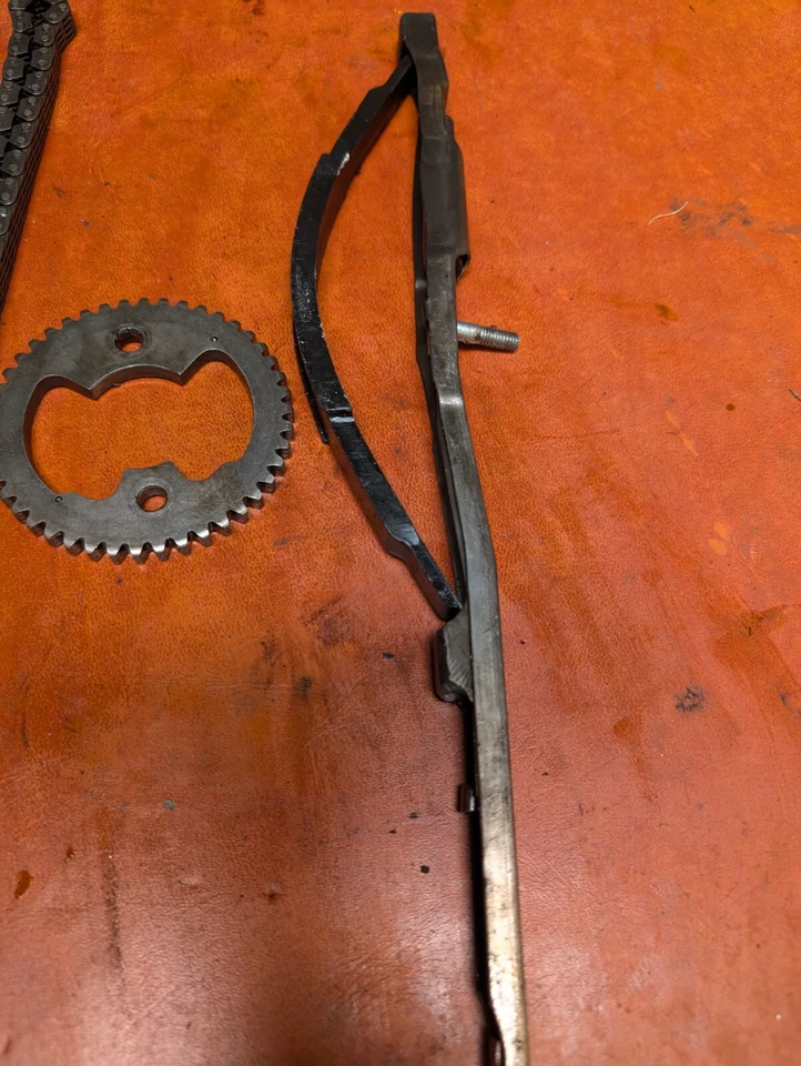 Honda CB650 SC RC08 año 1982 - cadena de distribución árbol de levas piñones tensor de cadena  Foto 4 de 4