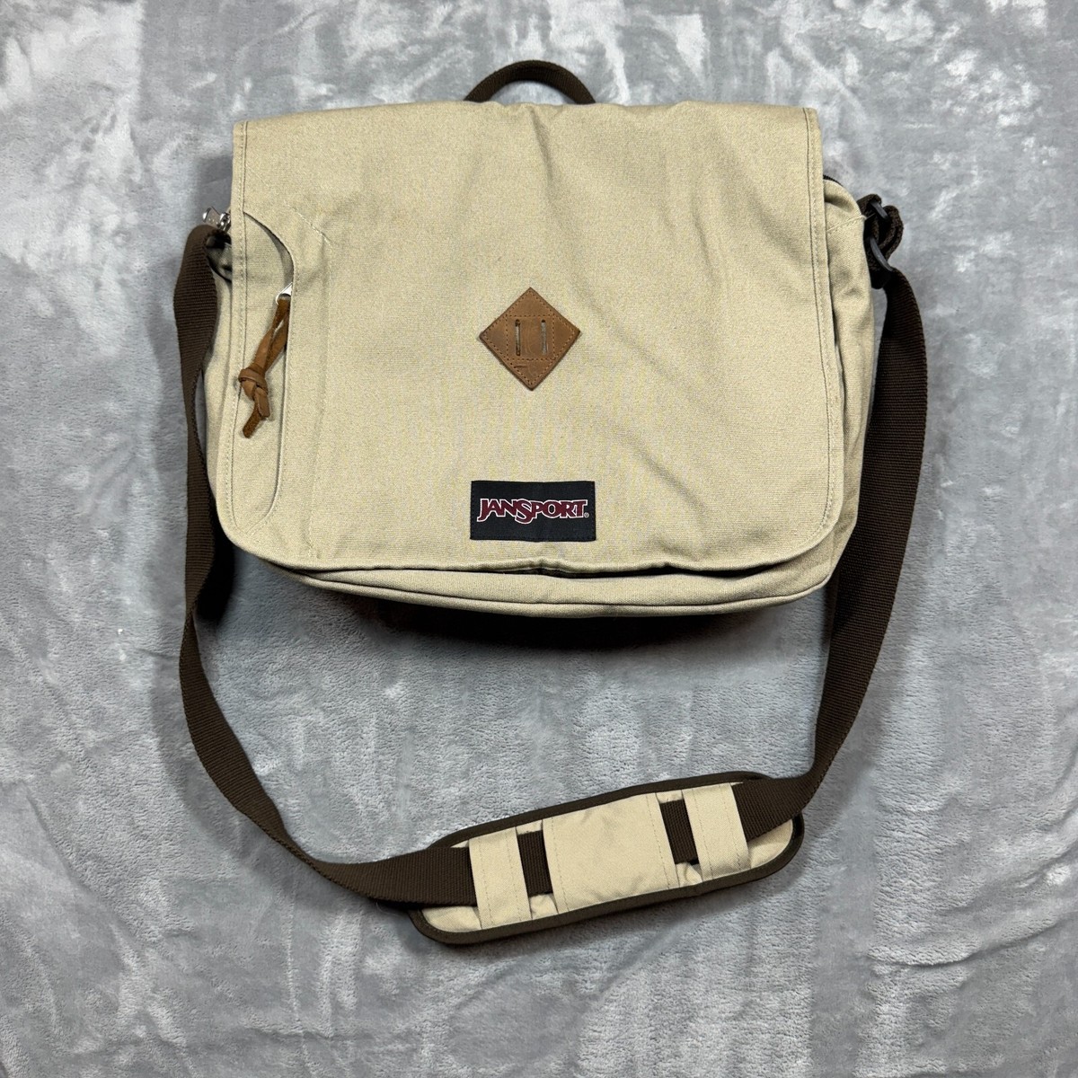 Jansport Elefunk Messenger Bag Amazon Jansport Crosstalk Messenger