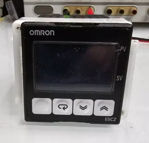 Omron E5CZ-R2MT Digital Temperature Controller