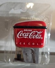 VINTAGE MINI MINIATURE 1995 COCA-COLA SODA FOUNTAIN REFRIGERATOR MAGNET NIP