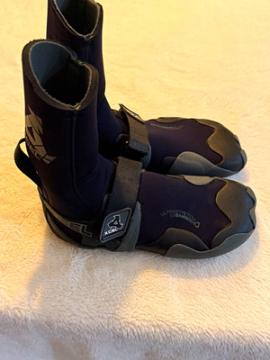 XCEL UltraStretch Cored Bamboo Water Boots Booties Size 7 MPN POB043019