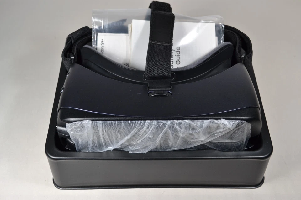 Equipo Samsung SMR324 con controlador VR alimentado por Oculus Foto 3 de 4