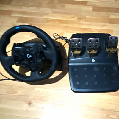 Logitech Gaming Rennlenkrad mit Pedalen, kompatibel mit Konsole & PC, Schwarz