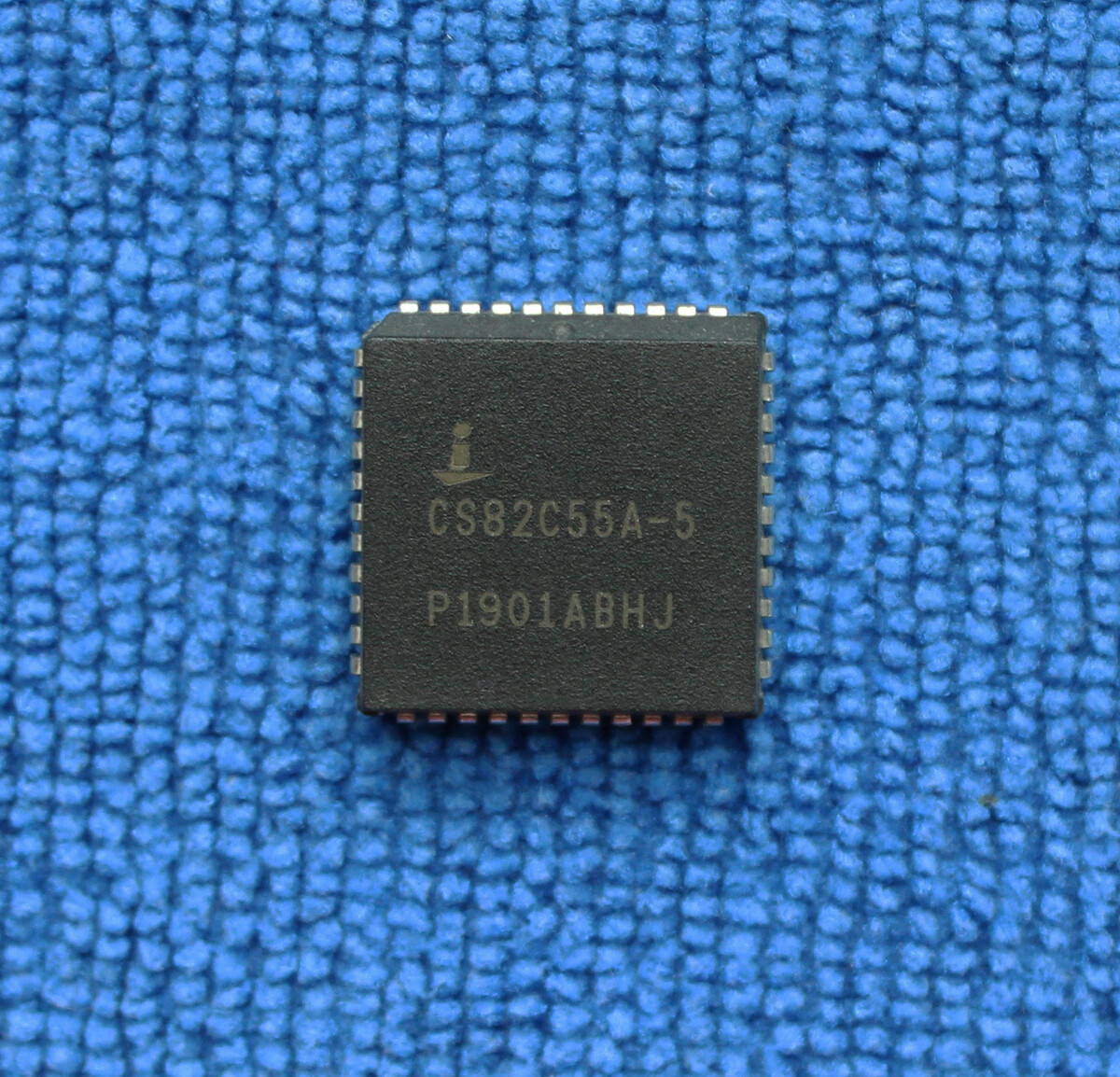 5 Circuits Intégrés CS82C55A-5 PLCC-44 – Neufs, Pour Projets électroniques Ou Réparation