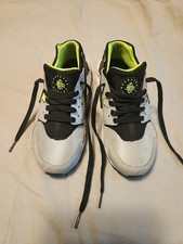 Nike Huarache Size 5y Boys Tenni shoes preowned