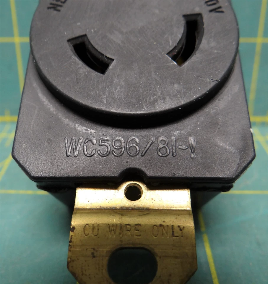 Legrand WC596/81-1 L620R Turnlock Single Receptacle 20A 250VAC 2 Poles 3 Wires - Image 3 of 4
