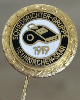 Ehrennadel von der Schiedsrichtergruppe Neunkirchen/Saar 1919 emailliert