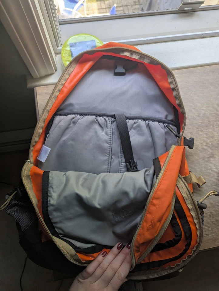 Mochila impermeável The North Face Hot Shot laranja bronzeado detalhes caminhadas acampamento - Imagem 4 de 4