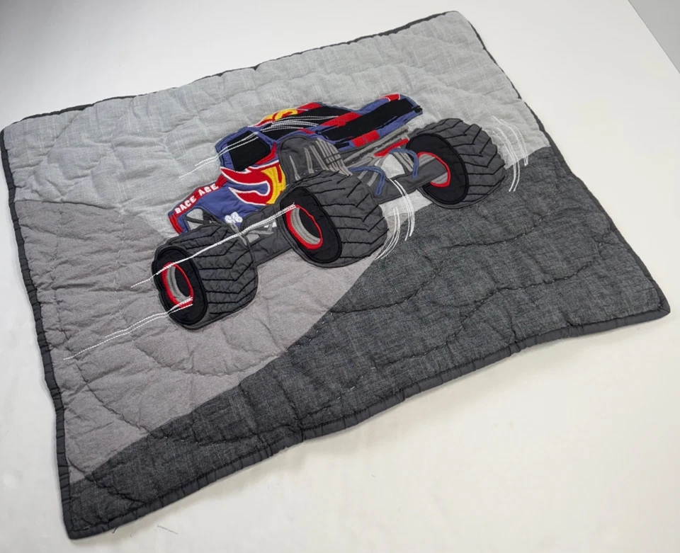 Almohada acolchada estándar Pottery Barn Kids Hot Wheels Monster Trucks Foto 4 de 4