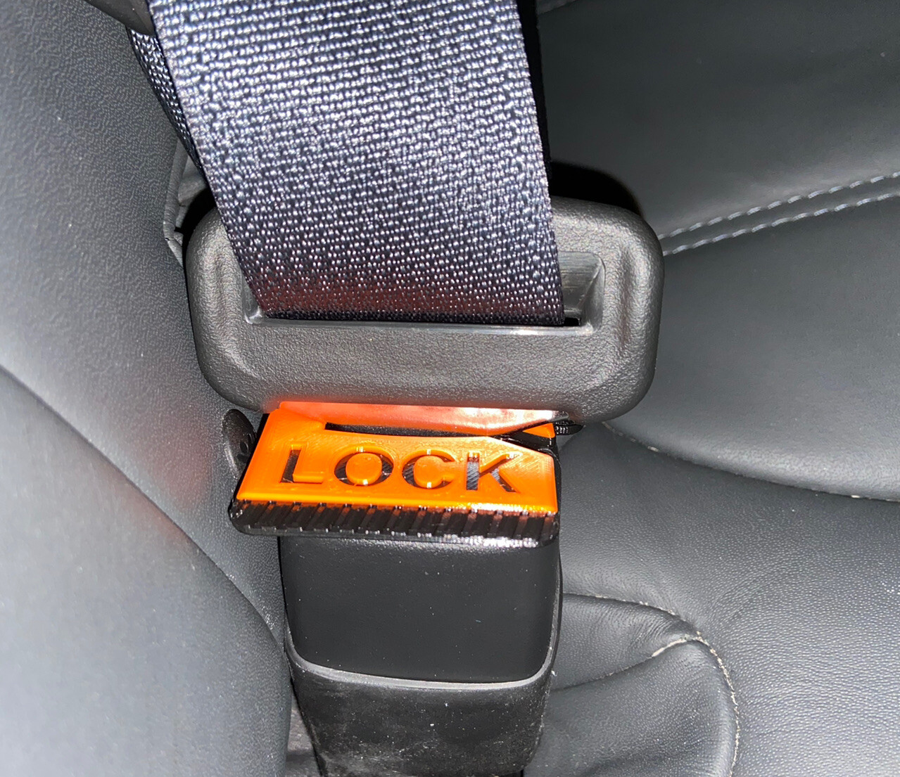Tulsa Mall Car Seatbelt Buckle Guard Prevents Children Accidentally Opening The