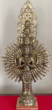 Raro Buddha gigante della compassione in piedi in bronzo dorato dal Nepal