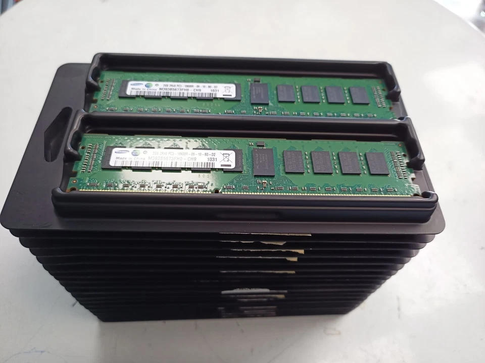 Lot de 36 serveurs RAM Samsung 2 Go 2 Rx8 PC3 -10600R-9-10-B0 D2 M393B5673EH1... - Photo 4/4