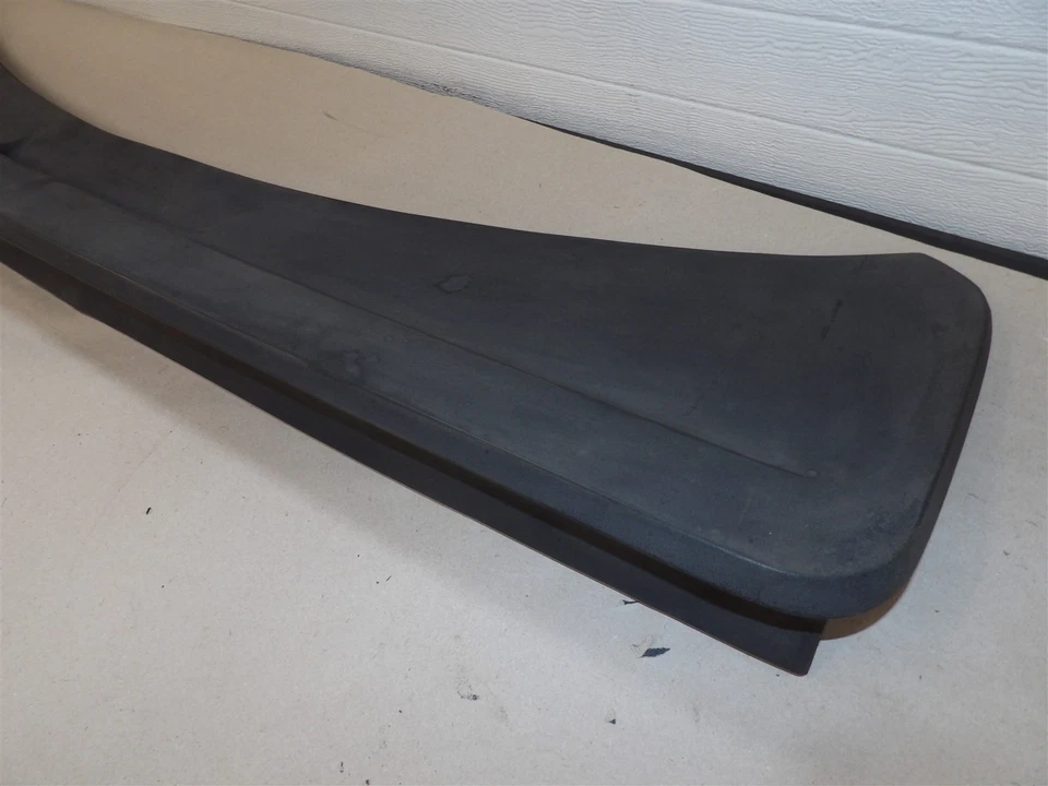 Ford Escort GT 1981-1985 hatchback trasero alerón aleta OEM - faltan 2 tacos Foto 3 de 4