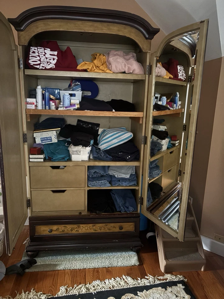 Armario caoba con cajones o capacidad de poste Foto 2 de 4