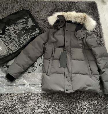 canada goose wyndham parka black label small UK