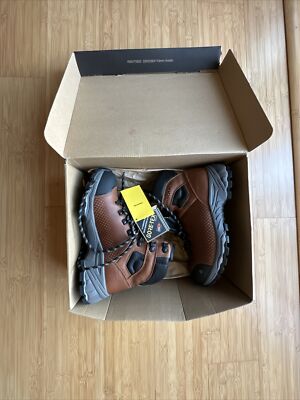 New in Box   Vasque St. Elias GTX 7145 Women s 7