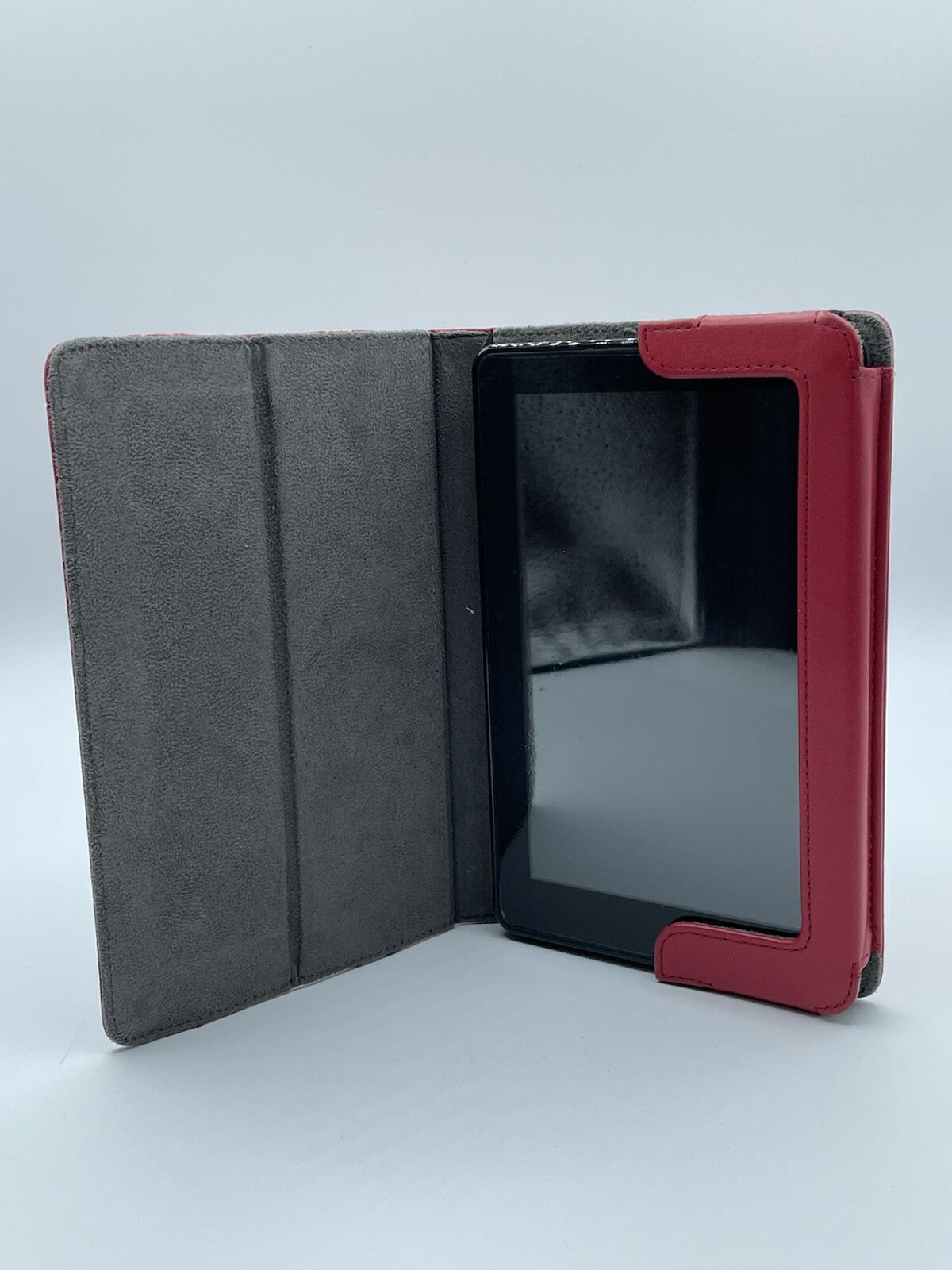 Amazon Kindle Fire 1st Generation Tablet 8GB, 7" D01400 With Case But