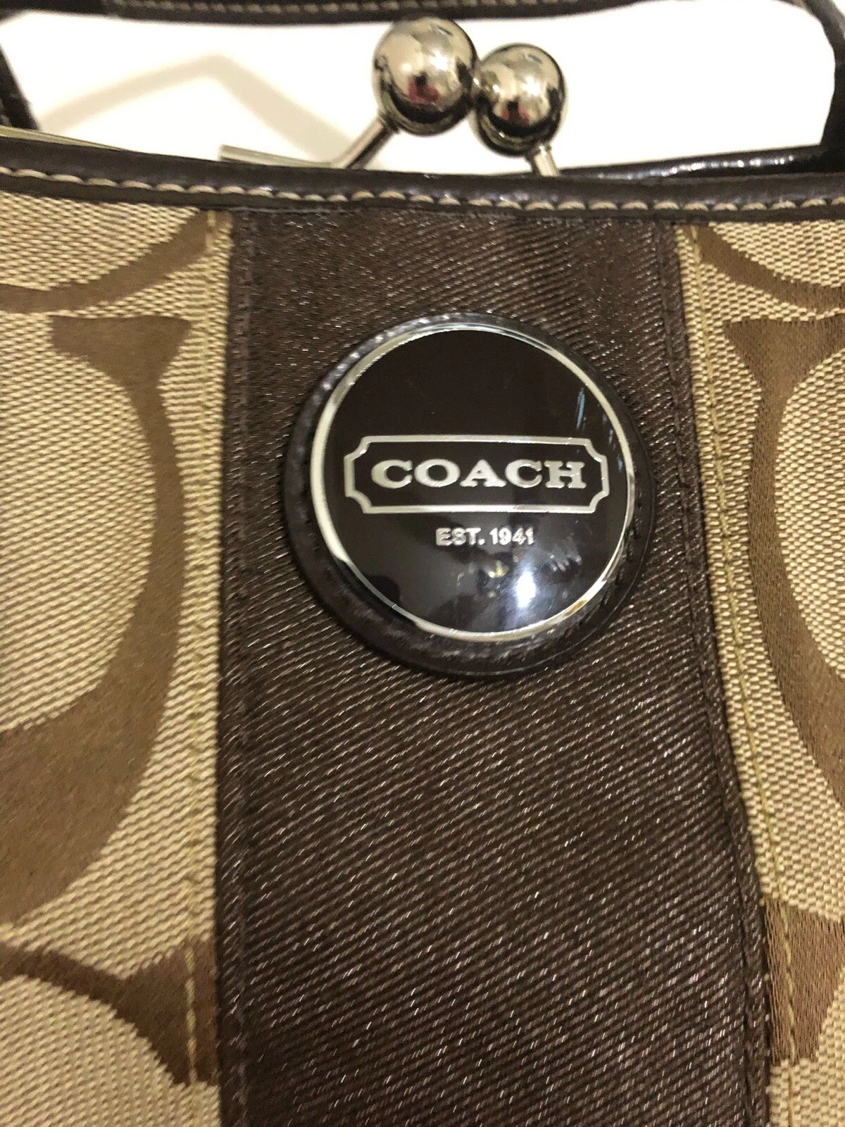 Borsa a mano COACH firma a righe con telaio a quadretti F17424 SKHMA cachi mogano