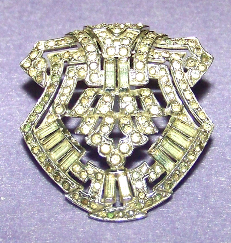 ANTIQUE RHINESTONE BADGE SHAPE CLIP ON PIN SCARF FUR COAT SHOE