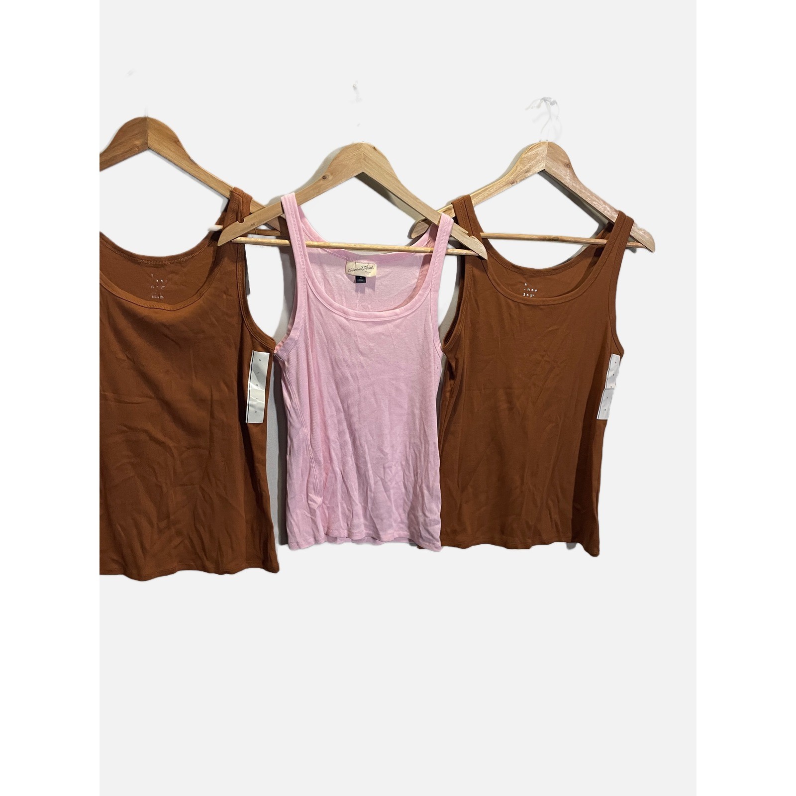 A New Day Universal Thread Tank Top Bundle Womens Medium Pink Brown Ribbed Basic