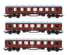 HORNBY 'OO' GAUGE RAKE OF 3 R429 BR MAROON 'M4316' COMPOSITE COACHES