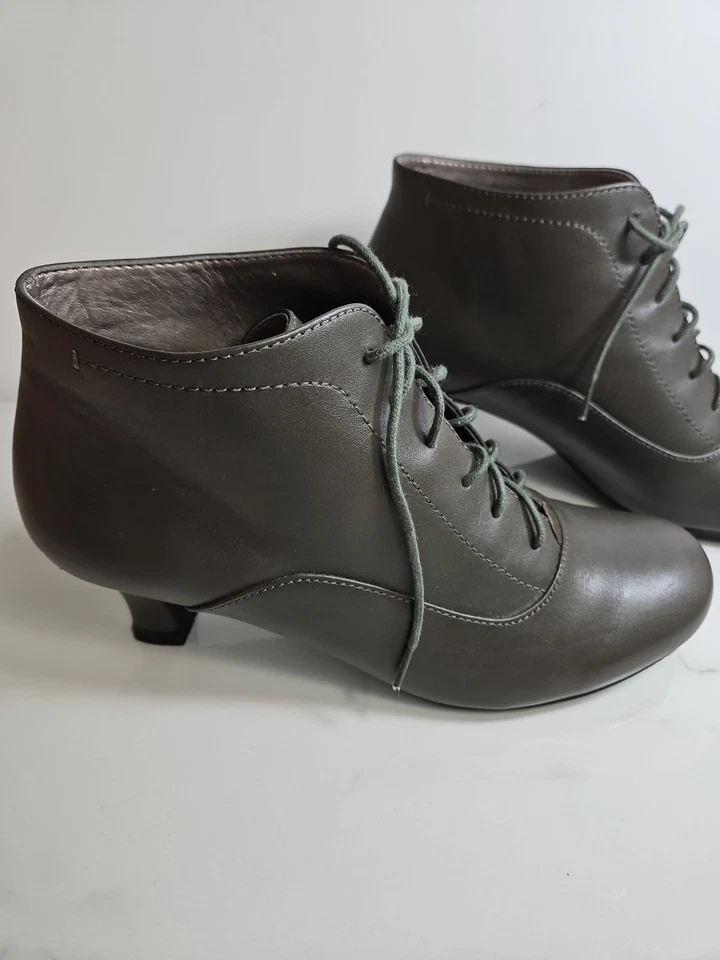 Sapatos Array couro verde oliva escuro 2" salto bomba com cadarço altura do tornozelo 8 - Imagem 3 de 4