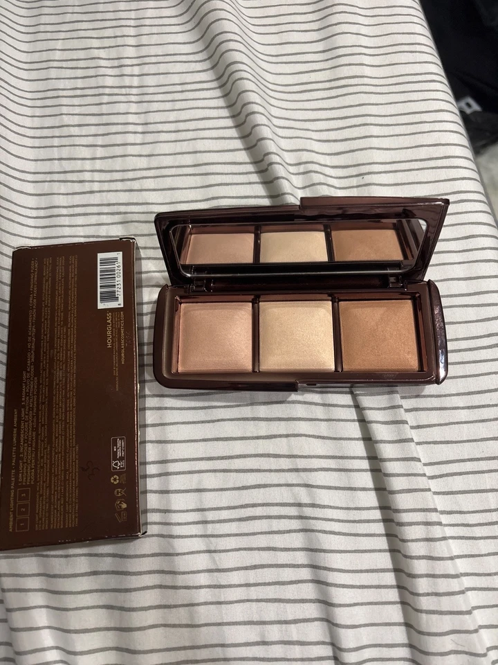 New HOURGLASS AMBIENT LIGHTING PALETTE .11 OZ / 3.3 G FINISHING POWDER 3 SHADES - Image 4 of 4
