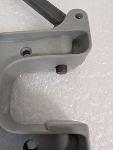 BADGE-A-MINIT HANDPRESS 2 1/4” BADGE PIN BACK BUTTON MACHINE - USATO - Foto 6 di 6