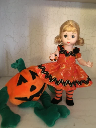 Adorable  HALLOWEEN 8" Madame Alexander doll OOAK #