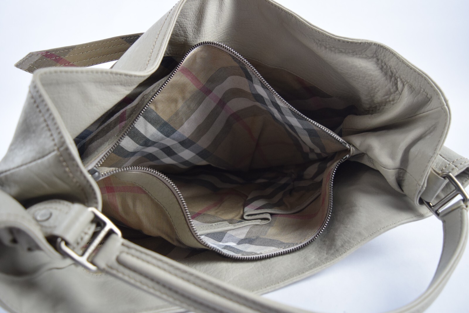 Authentic Burberry Large Grainy Leather Tote Trav… - image 6