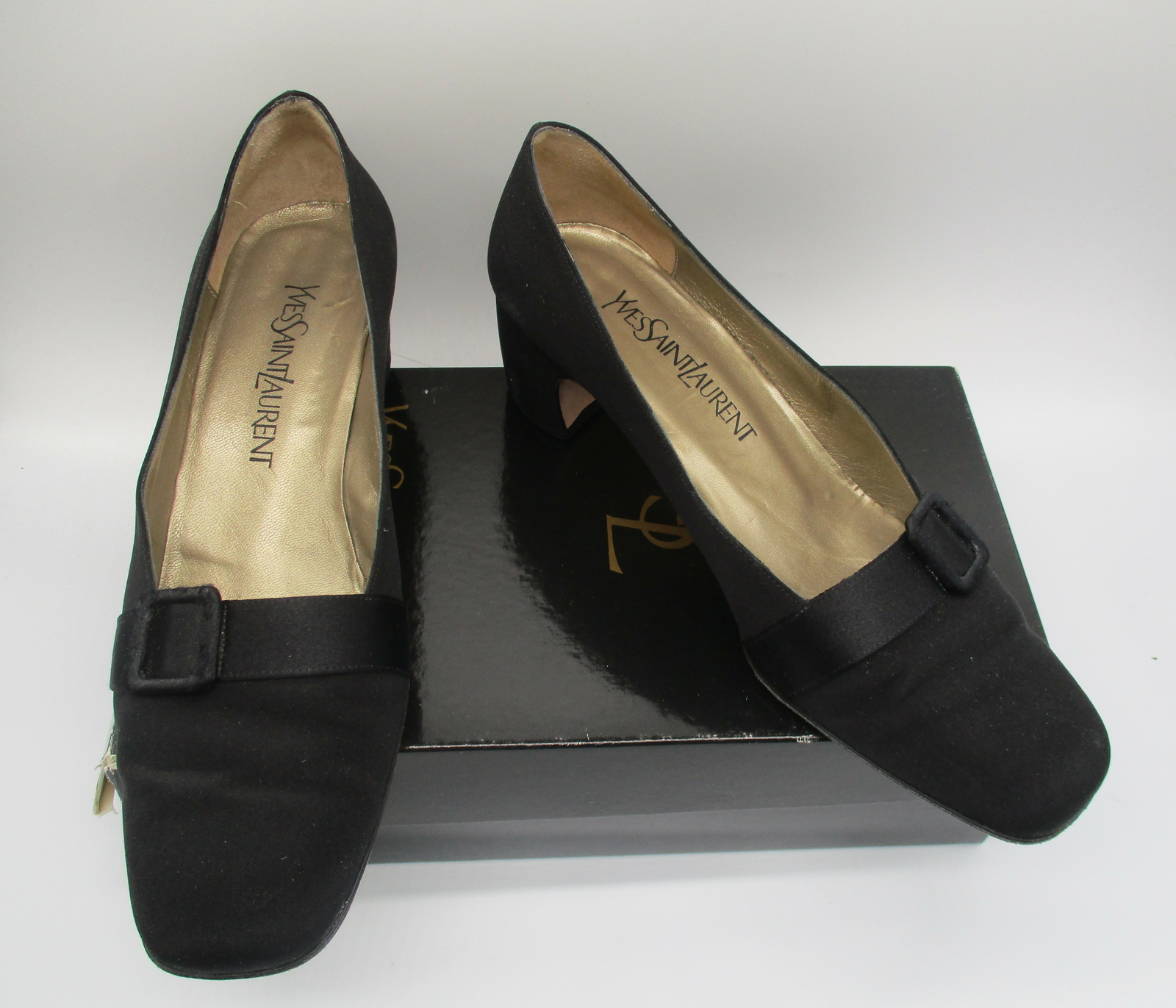 Pompa tacco a blocco Yves Saint Laurent nero fibbia in raso punta quadrata taglia 9