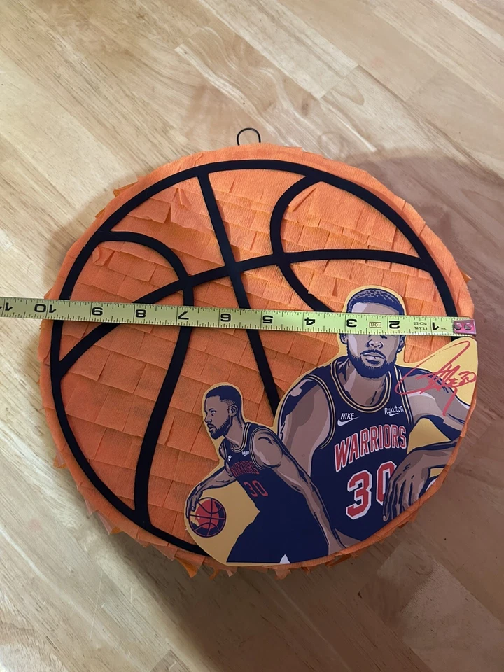 Pequeña fiesta de baloncesto Piñata GSW Warriors Steph Curry #30 (10” x 10” x 3,5”) Foto 3 de 4