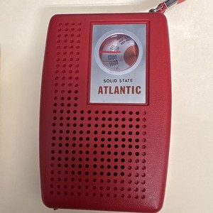 Atlantic Solid State Portable AM Transistor Radio Model Super 6 Red w/ Box