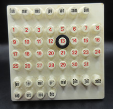7" Plastic DESK/WALL CALENDER FRENCH Ring A Day Date Mid Century Modern 1950-60s