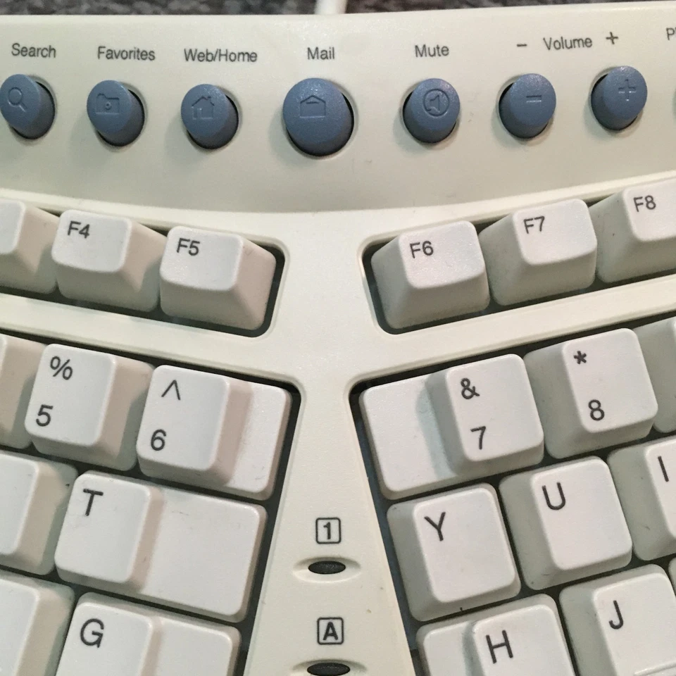 Microsoft Natural Keyboard Pro RT9401 Ergonomic QWERTY Keyboard USB PS/2 Vintage - Image 3 of 4