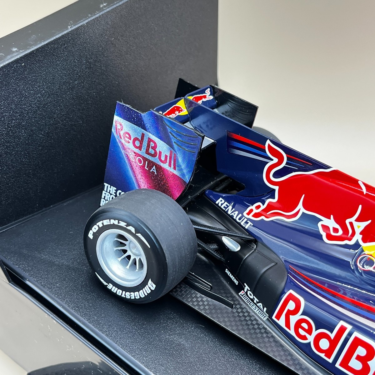 MINICHAMPS 1/18 Red Bull Racing RB5 Sebastian Vettel #15 2009