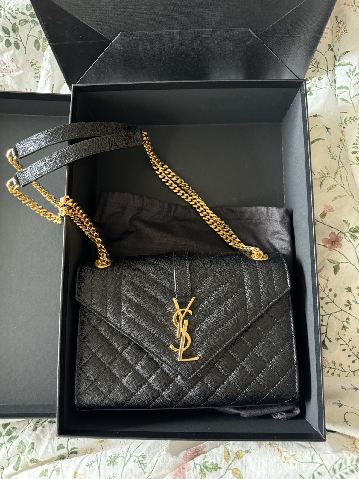 Nuovo Saint Laurent Busta Media Saffiano Pelle Nero con ferramenta oro