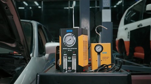 Automotive EVAP Smoke Machine Auto Vacuum Pipe Pressure Leak Detector Diagnostic Smoke Modes 12V - Video 1 of 1