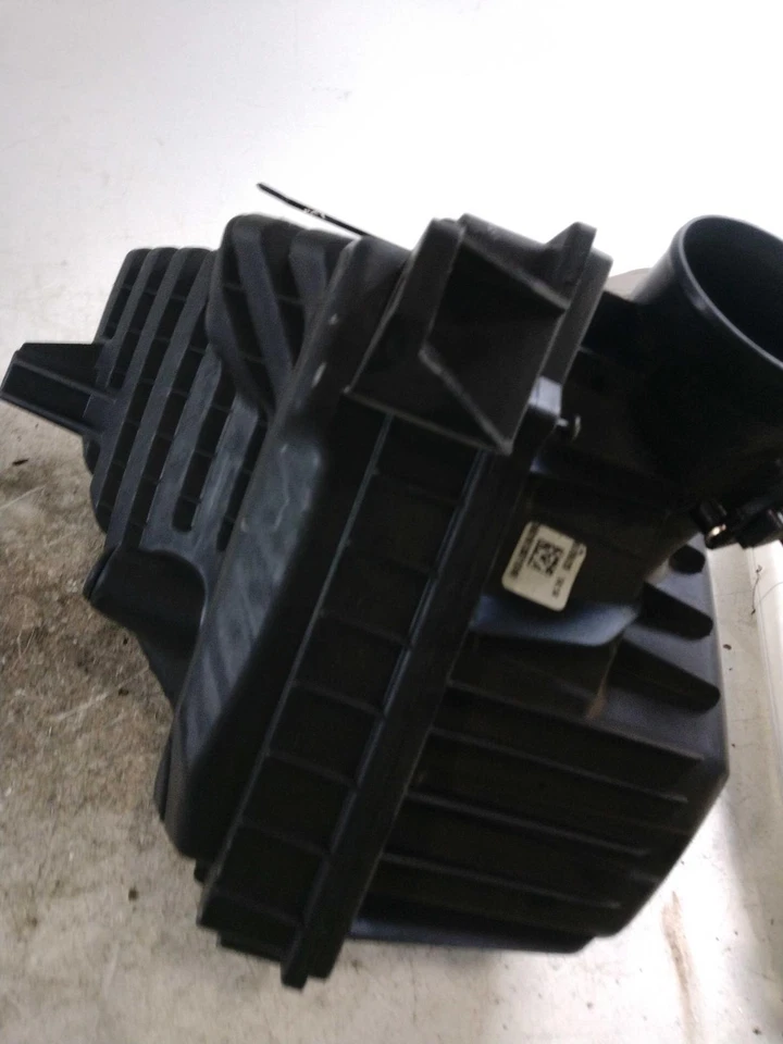 Used Air Cleaner Assembly fits: 2020 Buick Enclave 3.6 Grade A Foto 2 de 4