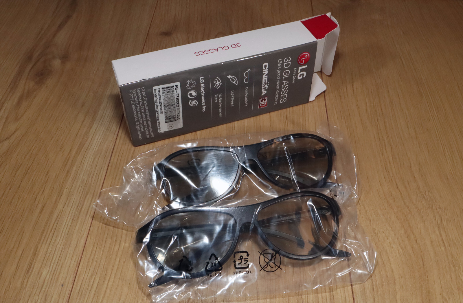 2x Genuine LG AGF310 Bundle Pair of 3D Passive Glasses for LG Cinema