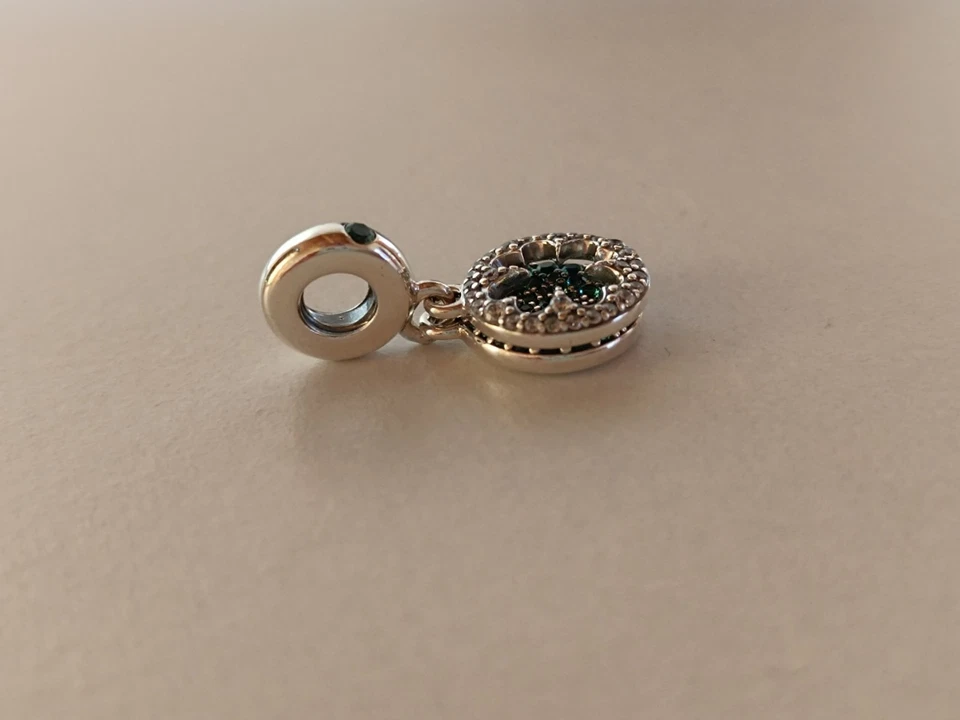 Pandora Vierblättriges Dazzling Clover Kleeblatt Charm Anhänger (797906NRGMX) - Bild 4 von 4