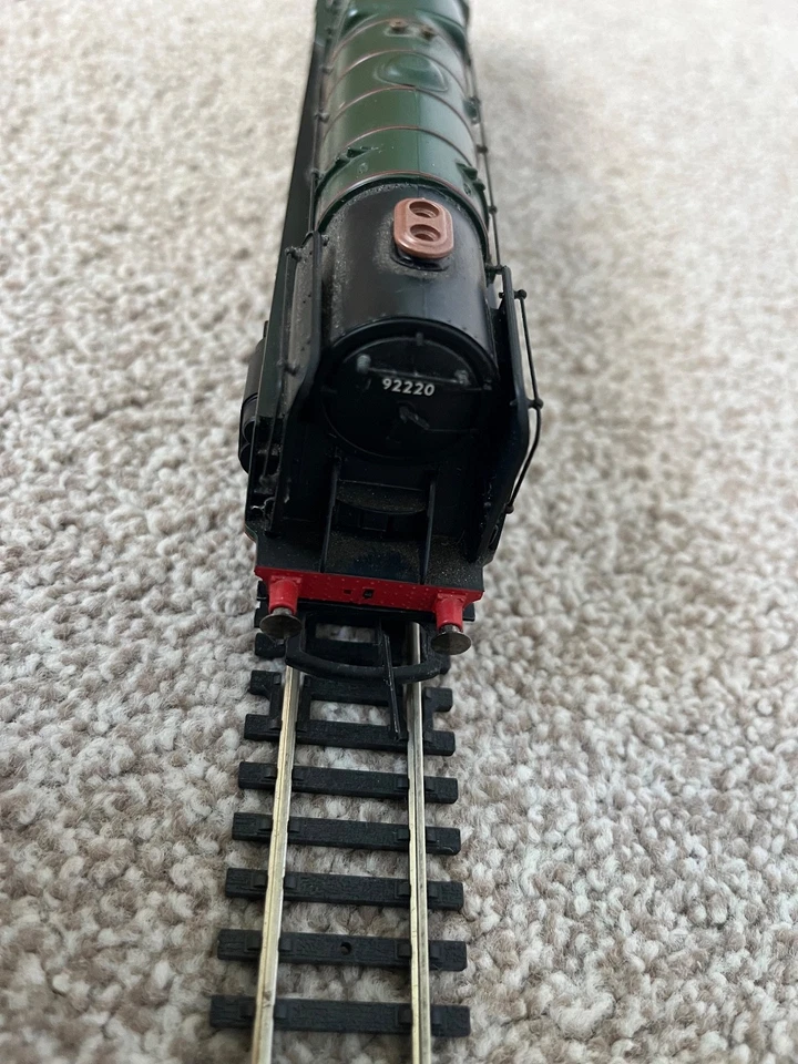 HORNBY OO GAUGE BR 2-10-0 LOCO & TENDER – EVENING STAR No 92220. SPARES/REPAIR - Image 4 of 4