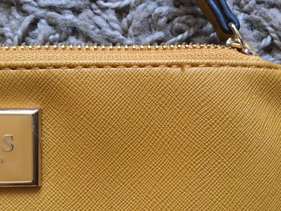 GUESS молнии кошелек с ремешком б/у в отличном состоянии - Изображение 4 из 4