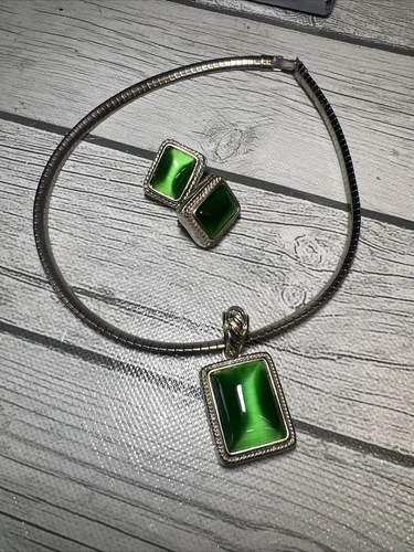 Vintage costume jewelry green stones Clip On Earrings And Necklace 1960s?