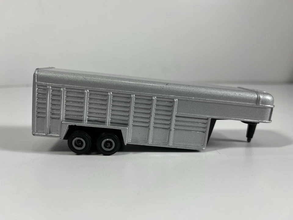 ERTL Cattle/Horse Gooseneck Double Axle Tandem Farm Trailer Toy 1/64 Diecast - Image 4 of 4