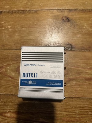 TELTONIKA Cat6 Industrial Cellular Router RUTX11 und Antenne