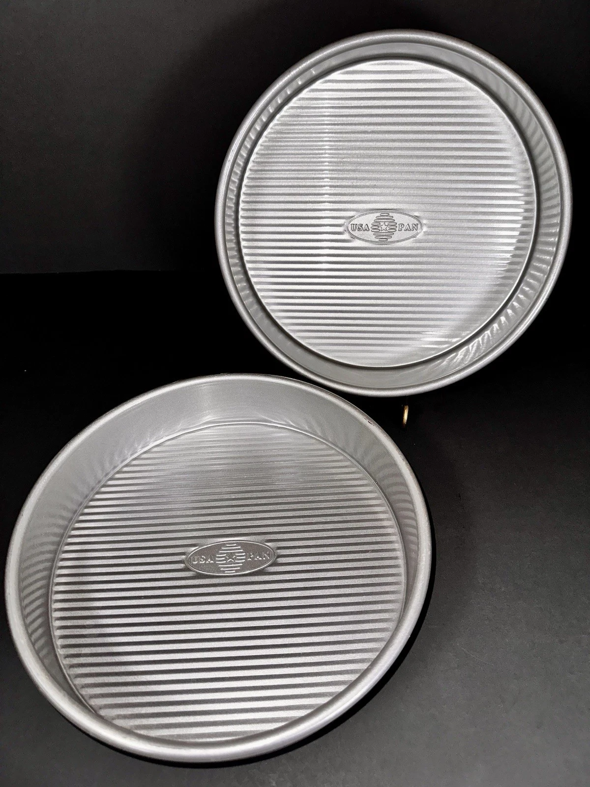 Set Of 2 USA Pan Bakeware 9” Round Cake Pan Nonstick Quick Release Coating EUC