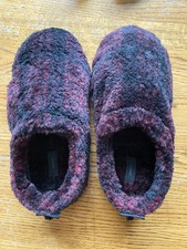 Skims NWOT Unisex Limited Edition Burgundy/Black Fleece Plaid Slippers Sz 38/7.5