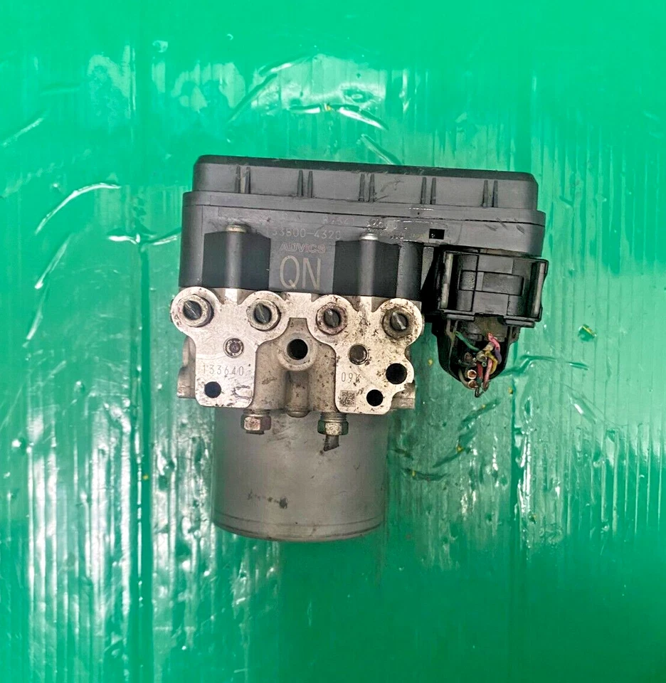 2008-2009 Scion XD ABS Anti Lock Break Module & Pump 44540-52130 - Image 2 of 3