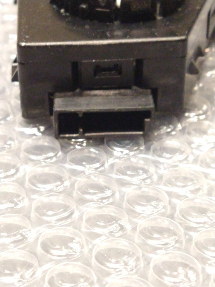 Genuine GM Seat Switch 84476690 - Image 4 of 4